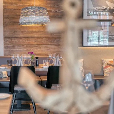 فندق Yachtclub 4*