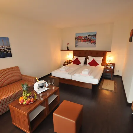 Yachtclub Hotel 4*