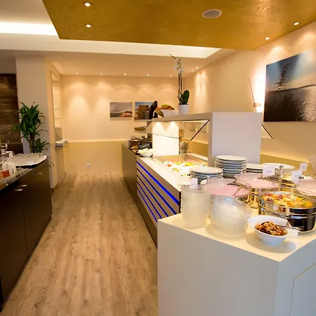 Yachtclub 4*