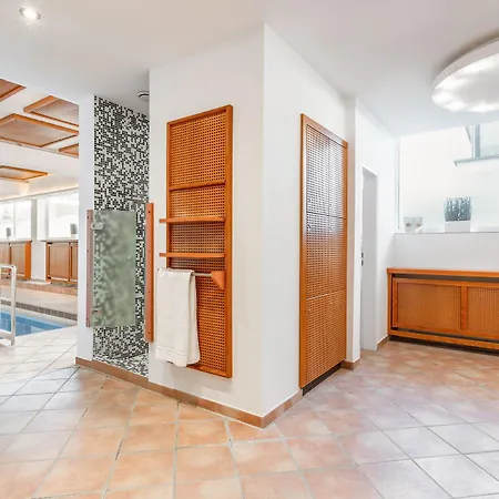 Yachtclub Hotel 4*