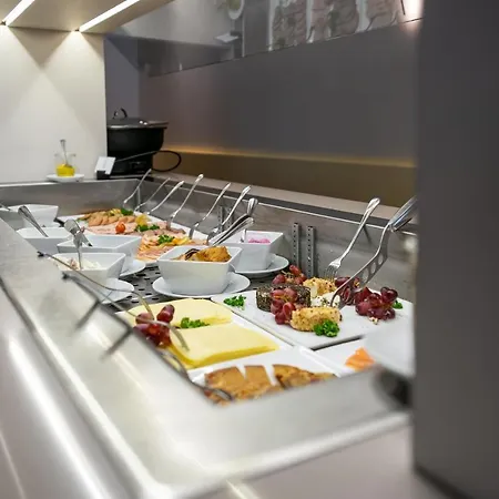 Hotel Yachtclub 4*