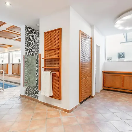 Yachtclub Hotel 4*