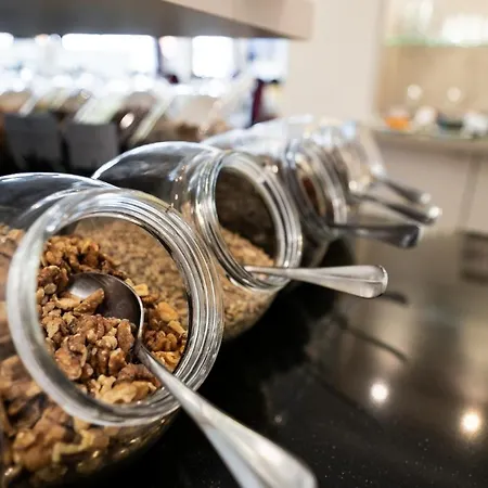 מלון Yachtclub 4*