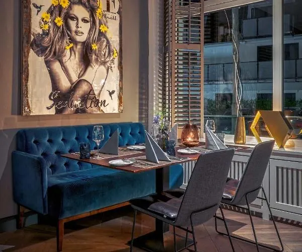 فندق Yachtclub 4*