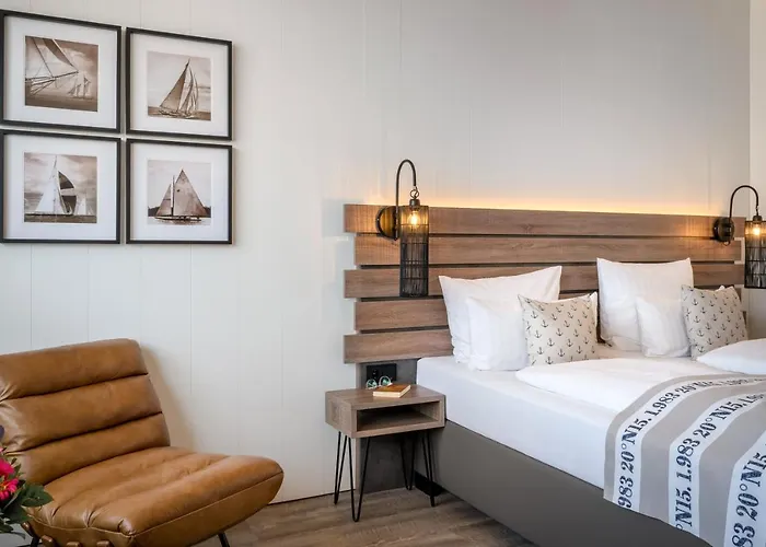 فندق Yachtclub 4*