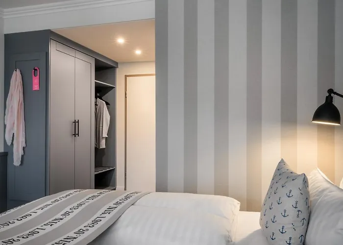 فندق Yachtclub 4*