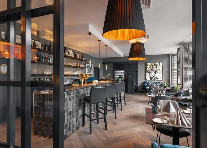 فندق Yachtclub 4*