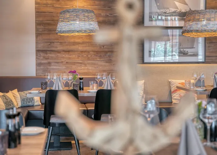 מלון Yachtclub 4*