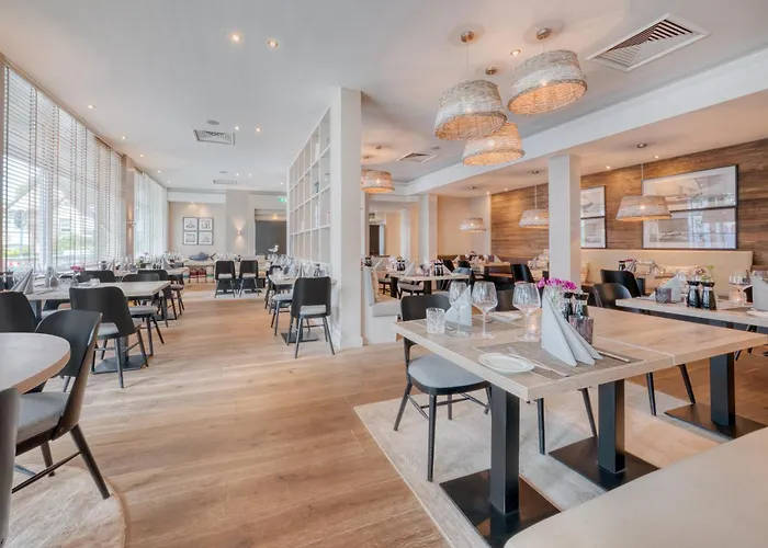 Yachtclub فندق تيميندورفير ستراند