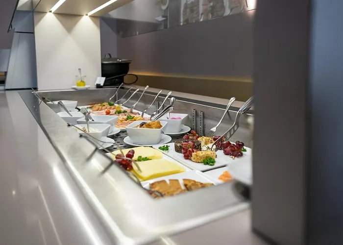 מלון Yachtclub 4*