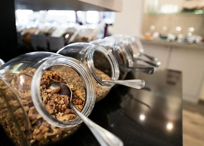 فندق Yachtclub 4*